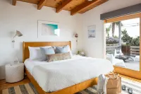 Ocean Views and Serene Patio - Lavish Californian Retreat Encinitas Community Park附近的飯店
