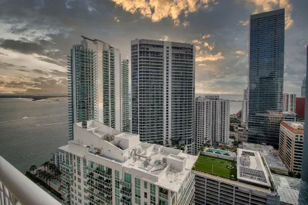 OneLuxStay in the Heart of Brickell Отели рядом с достопримечательностью «Парк Бейфронт»