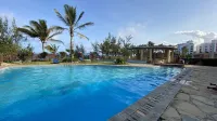 Lux Suites Eden Seafront Apartments - Rooftop Pools