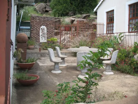 Toverberg Guest Houses Отели в г. Bo-Karoo