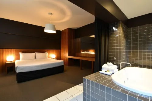 Riverview on Mount Street - Bathtub