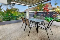 Smugglers on the Beach Hotels in Korora