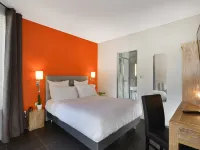 Hotel Douglas Hotels in Puteaux