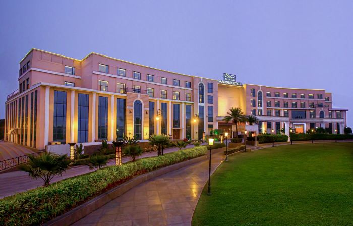The Gaurs Sarovar Premiere