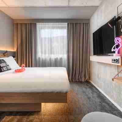 Moxy Sion Rooms