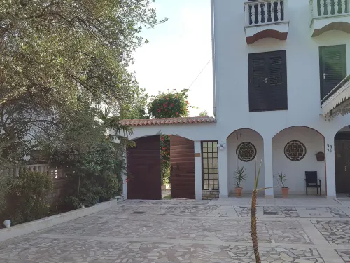 Guest House Villa Ines - Annex Hotels in Petrčane