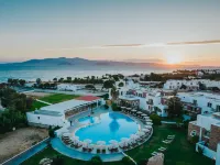 Aegean Palace Hotel berhampiran Pantai Plaka