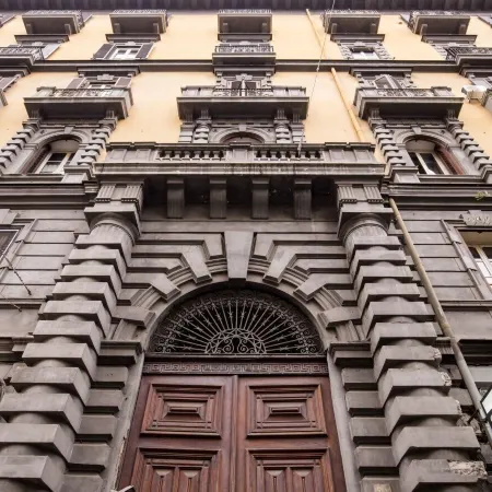 B&B DolceVita Napoli Отели рядом с достопримечательностью «Улица Виа-Кьяйя»