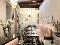 Hotel Boutique Corral del Rey Отели рядом с достопримечательностью «Нервион»