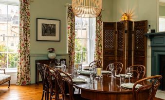 Grand Georgian Townhouse with Garden