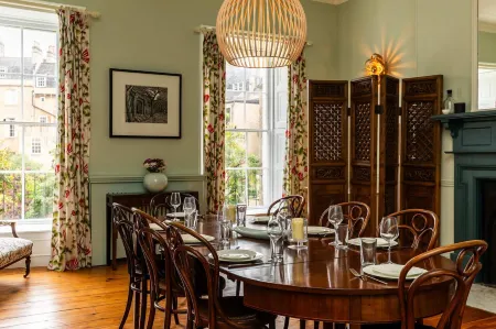 Grand Georgian Townhouse with Garden