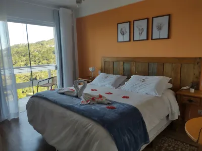 Pousada Casa Pinha Hotels near Casa - Chalé Condomínio Estância das Águas Claras