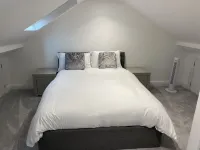 House - Sleeps 14 - Pets Ok - Parking - Garden