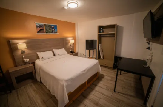 California Comfort & Suites Hotel di 