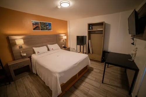 California Comfort & Suites - 3-Star