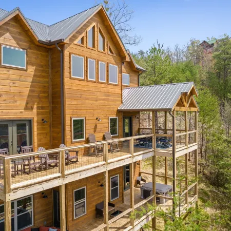 The Hidden Owl Mountain Lodge 5 Bedroom Cabin by RedAwning