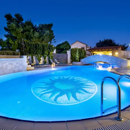 Artdeco Luxury Suites