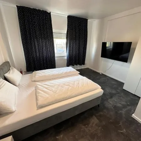 Main Crown Hotel Отели рядом с достопримечательностью «Музей «Классикштадт»»