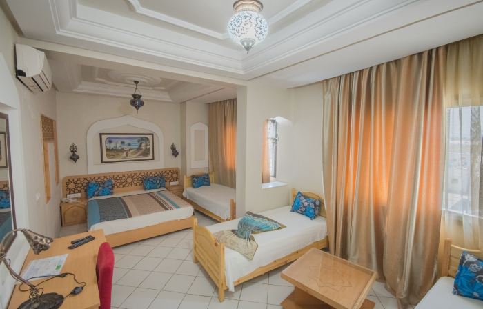 Hotel Saheb Ettabaa