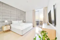 Posh 2 Br Oceanfront Apt in the Heart of Bluewaters Island Hotels in Bluewaters Island