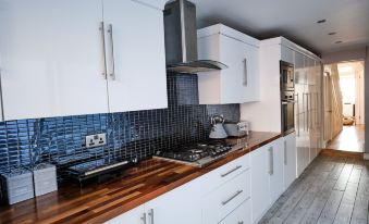 Impeccable 6-Bed House in Ramsgate, Harbour Views