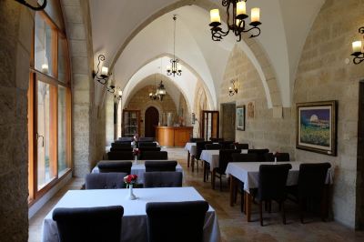 Restaurant St. George’s Cathedral Pilgrim Guesthouse – Jerusalem Photo