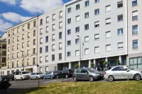 Séjours & Affaires Paris Vincennes - Parkplatz