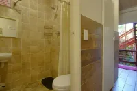 Tree Top Village Urban Glamping Hotel a 