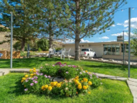 Canadas Best Value Desert Inn & Suites Hotels in Cache Creek