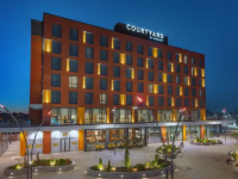 Courtyard Chisinau โรงแรมในคีชีเนา