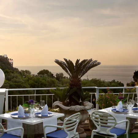 Hotel Rivage Отели рядом с достопримечательностью «Пляж Сальваторе»