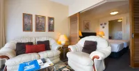 Broadbeach Savannah Resort