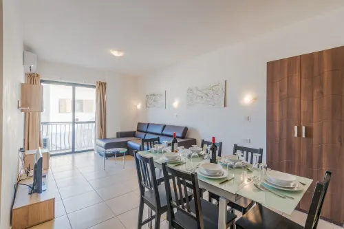 Seashells Apartments with Terrace, Just Off the Seafront in Bugibba - by Getawaysmalta - Alojamientos