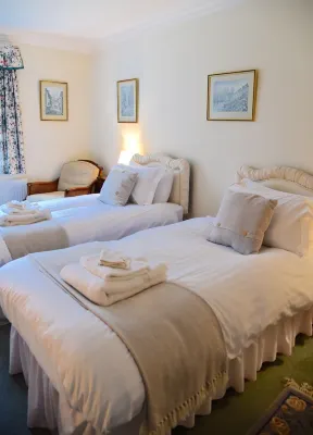 Newburgh House Bed & Breakfast فنادق في Kilburn High And Low