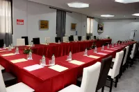 Oasis Hotel & Spa Hotels in Anza