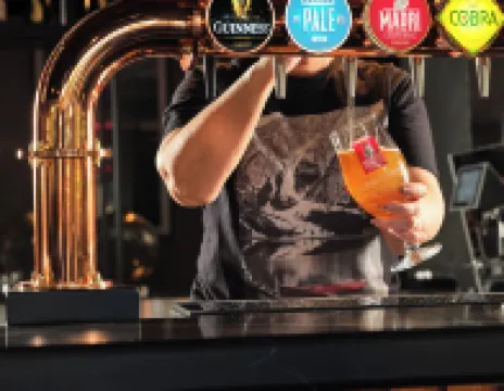 Radisson Red Gatwick Airport - bar