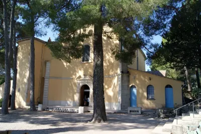 La Cabane des Amoureux Hotels in Cotignac