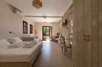 Kamares Villas - parking