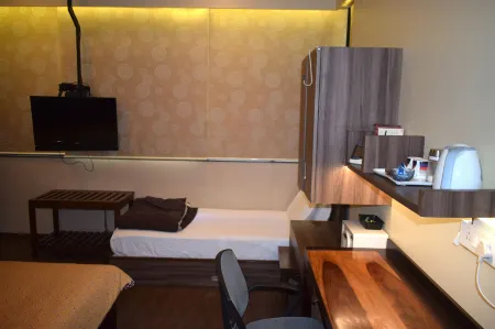 Apartment in Mumbai City Centre Отели рядом с достопримечательностью «Синагога Маген Давид»