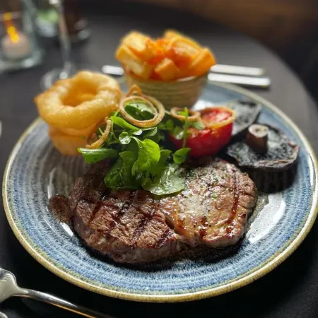 Ye Olde Bell Hotel & Spa Отели в г. Ботри