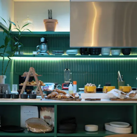 Home Suite Hotels Rosebank Отели рядом с достопримечательностью «Торговый центр Killarney»
