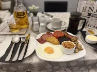 Cherwood Guest House - servizio colazione