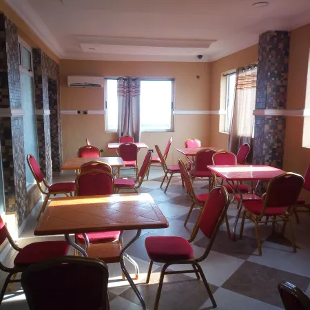 Modroy Hotel and Suites