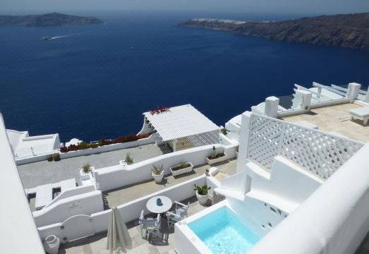 산토리니 이메로비글리 숙소의 아름다운 전경