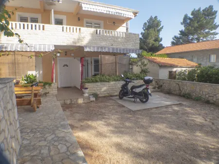 Apartments Plaža Отели в г. Хвар