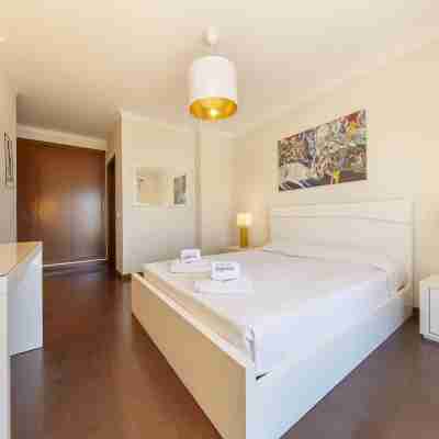 B03 - Luxury 2 Bedroom Near Marina Park by DreamAlgarve Rooms