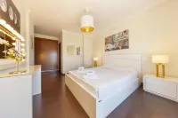 B03 - Luxury 2 Bedroom Near Marina Park by DreamAlgarve - Parking