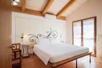 Lola Piccolo Hotel e Appartamenti Các khách sạn ở Principina a Mare