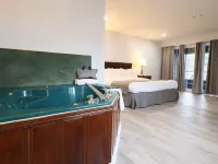 Algonquin Lakeside Inn Hotels in Haliburton County