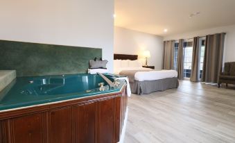 Algonquin Lakeside Inn